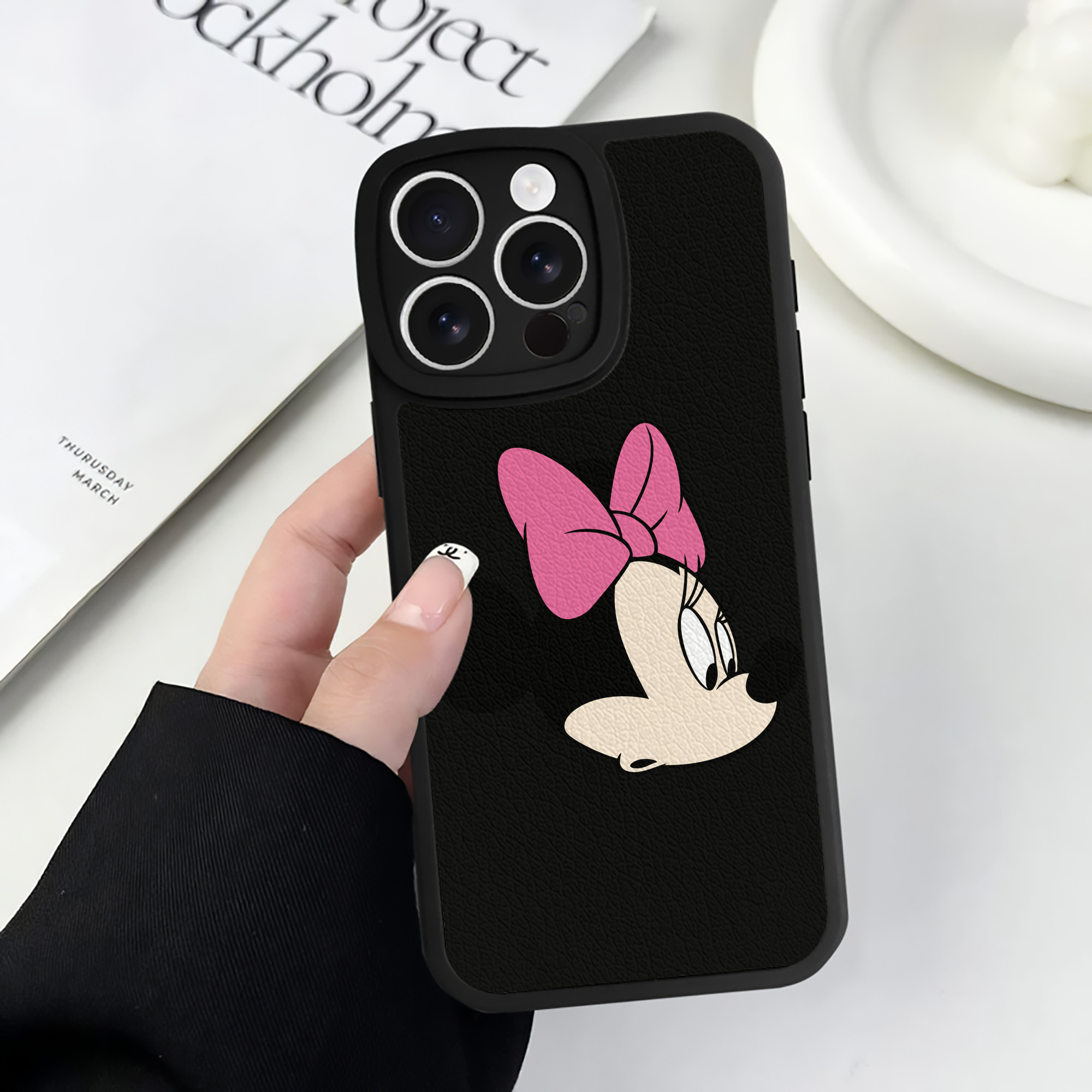（画像用） ミッキーマウス Mickey Mouse 【iPhone 16シリーズ対応】シリコンスマホケース（レザー調） 材質：シリコン